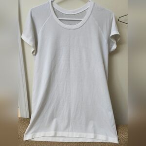Lululemon‎ Ladies White TShirt. Fits Large.